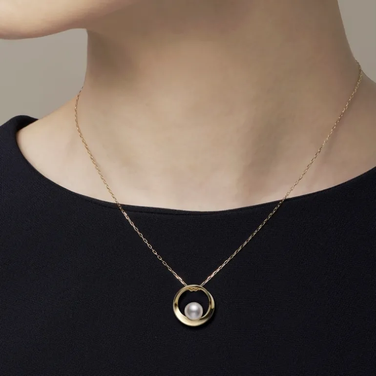 Akoya Cultured Pearl Circle Pendant in 18K Yellow Gold